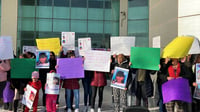 De forma momentánea, integrantes de Justicieras por Nuestras Infancias cerraron las oficinas de la delegación Laguna I. (EL SIGLO DE TORREÓN)