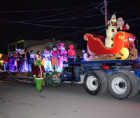 Imagen Colorido desfile navideño toma las calles de San Pedro