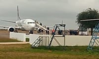 Cada avión traslada a 130 migrantes hacia las instalaciones del INM en Villahermosa, Tabasco. (EL SIGLO DE TORREÓN)