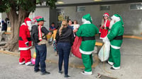 Santa Claus entregó bolos y juguetes a los pequeños. (EL SIGLO DE TORREÓN)