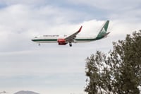 Por la mañana, el presidente Andrés Manuel López Obrador encabezó, vía remota, desde Palacio Nacional el reinicio de operaciones de la aerolínea tras 13 años de haber cerrado operaciones. (ARCHIVO)