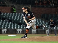 Los Naranjeros de Hermosillo iniciaron con triunfo la postemporada al imponerse este lunes a los Mayos de Navojoa en el primer juego de la serie de primera ronda de Playoffs de la Liga Mexicana del Pacífico con pizarra de cinco carreras a dos en el estadio “Fernando Valenzuela con buena actuación de Wilmer Ríos en el centro del diamante y el bateo de Agustín Murillo que se fue de 4-3 con una impulsada.