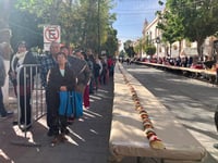 Pese a que él termómetro alcanzó entre los 9 y 10 grados, los pequeños y adultos se encontraban deseosos de disfrutar de esta tradición. (EL SIGLO DE TORREÓN)