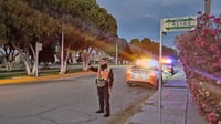 Los agentes se encuentran en los cruceros de avenida Laguna Norte y calle Jesús María del Bosque, así como la avenida Central y calle Dalias. (EL SIGLO DE TORREÓN)