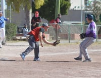 Imagen Disputan séptima jornada en Liga de Softbol Industrial y Comercial