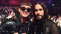 Imagen Jared Leto sorprende y presume fotografía junto a Peso Pluma