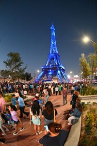 Dos menores con autismo presionaron el botón con el cual se iluminó de azul la Torre Eiffel.