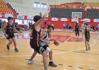 Desde tempranas horas del domingo, los equipos de diversas categorías se enfrentaron desde los cuartos de final hasta conseguir llevar al partido más reñido, la gran final de la segunda edición del Torneo de Tercias de El Siglo de Torreón. (Ramón Sotomayor)