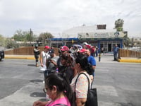 Imagen Con bloqueos derechohabientes de la Clínica 16 de Torreón demandan mejor atención en farmacia