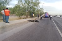 Motociclista muere tras impactarse contra camión de transporte de personal. (EL SIGLO DE TORREÓN)