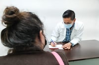 Personal de psicología atiende a las personas en Dirección de Salud Municipal del municipio de GP.