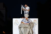 El capitán del equipo más ganador de la historia en la Copa de Europa, el defensor Nacho, besó la codiciada copa 'Orejona', junto a la Diosa Cibeles, ataviada con bandera y bufanda del Real Madrid, en una nueva celebración del equipo Blanco, en el lugar predilecto para festejar junto a los aficionados, sus numerosos logros deportivos.