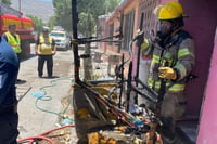 Imagen Rescatan a dos perritos de incendio en casa en la colonia La Dalia