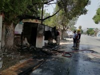 Imagen Puesto metálico se incendia en el Centro de Torreón; se presume que fue provocado
