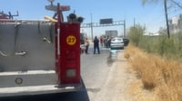 Imagen Se incendia auto en carretera a Mieleras;  conductora logró salvarse