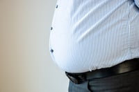 Especialista señala que en una pequeña minoría de personas, la obesidad está provocada por variantes genéticas.