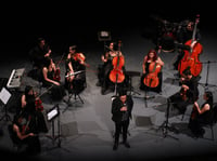 La orquesta prepara una presentación temática en el Teatro Alberto M. Alvarado (CORTESÍA)
