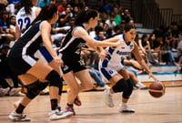 En el baloncesto femenil, se tuvieron duros encuentros ante instituciones de la Comarca Lagunera. (Especial)
