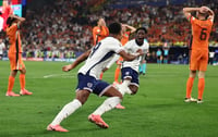 El inglés Oliver Watkins, celebra luego de anotar el definitivo 2-1 con el tiempo cumplido, ante el lamento de los neerlandeses, en la segunda semifinal de la Eurocopa 2024 jugada en la ciudad de Dortmund, Alemania.