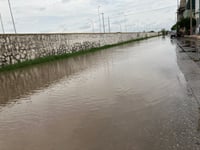 Imagen 'Truena' tubería por Agua Saludable y provoca fuga sobre el bulevar Río Nazas