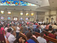 Imagen Abarrotan el templo del Divino Niño de Gómez Palacio en su día