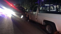 Conductor abandonó su vehículo tras impactarse de frente contra una camioneta. (EL SIGLO DE TORREÓN)