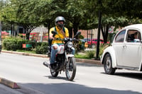 Imagen Casco y licencia obligatoria para conductores de motocicicleta