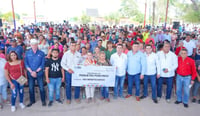 Imagen Leticia Herrera Ale proporciona ayuda a las familias rurales con la entrega de 250 paquetes de productos porcinos