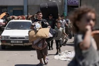 Imagen Mueren 12 palestinos en otro bombardeo israelí contra una escuela en Ciudad de Gaza