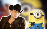 Valentín Elizalde con un Minion.