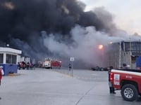 Imagen Permanece en incógnita causas del incendio en bodega de Saltillo