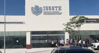 Imagen Bertha Alcalde, directora general del ISSSTE recorre nuevo Hospital de Especialidades de Torreón