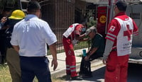 Imagen Rescatan a hombre de la tercera edad que cayó desde la azotea de su casa