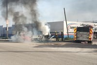 Imagen Se incendia camioneta en Gómez Palacio y termina como pérdida total