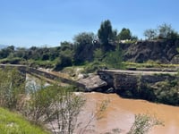 Imagen Colapsa puente que conecta Nazareno y Flor de Mayo en Lerdo; no hay heridos