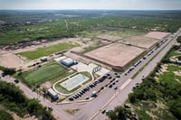 Imagen Inauguran tres canchas de fútbol en Piedras Negras con inversión de 8.8 millones de pesos