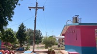 Imagen Suspenden clases el kínder del ejido El Cuije de Matamoros, ante riesgo de que colapsen postes de electricidad