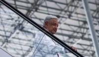 Imagen Andrés Manuel López Obrador se despide de mandatarios estatales