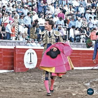 El torero lagunero de 24 años brilló frente al público tapatío en la espectacular cartela taurina llevada a cabo en San Miguel El Alto.