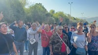 Vecinos de colonias aledañas a Cribissa protestan contra la empresa bloqueando Periférico de Lerdo