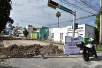 Imagen Cierra Simas calle Mariano López Ortiz por introducción de tubería de drenaje