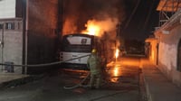 Imagen Se incendia autobús de pasajeros en la colonia Doroteo Arango de Gómez Palacio