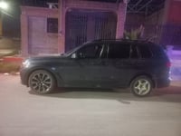 Imagen Agentes municipales recuperan dos camionetas robadas en Torreón, hay un hombre detenido