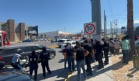 Imagen Riña violenta entre taxistas y manifestantes afuera de Administración Fiscal en Saltillo