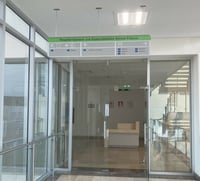 La planta de ósmosis se instaló desde hace unas tres semanas, a un costado de la Central de Esterilización y Equipos (CEyE). (ANGÉLICA SANDOVAL)