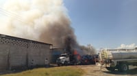 Imagen Se incendia tráiler cargado con pacas en Lerdo