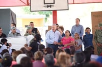 Ayuntamiento de Torreón entrega apoyo a afectados por las lluvias en la colonia Santiago Ramírez (FERNANDO COMPEÁN) 