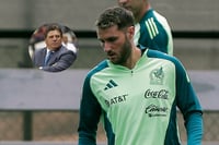 Imagen 'Lo veo en Selección y parece que nos lo cambiaron en el avión', Miguel Herrera sobre Santi Giménez