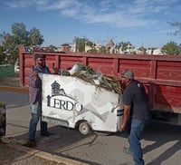 Trabajos de limpieza en el Panteón Municipal. (DIANA GONZÁLEZ)