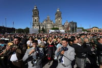 Histórico. Los mariachis tocaron guitarras, trompetas, violines y otros instrumentos.